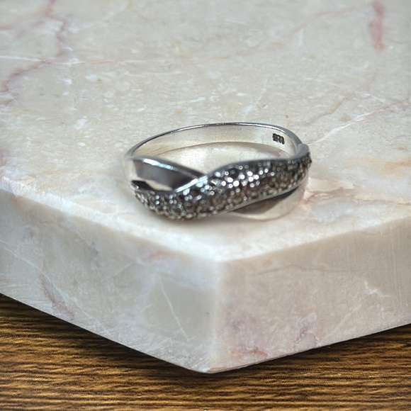 Elegant Silver 925 & Brilliants Twist Ring - Size 8 - Picture 9 of 11